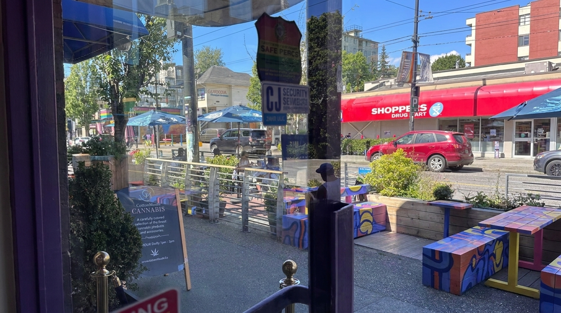 Seats outside on Davie